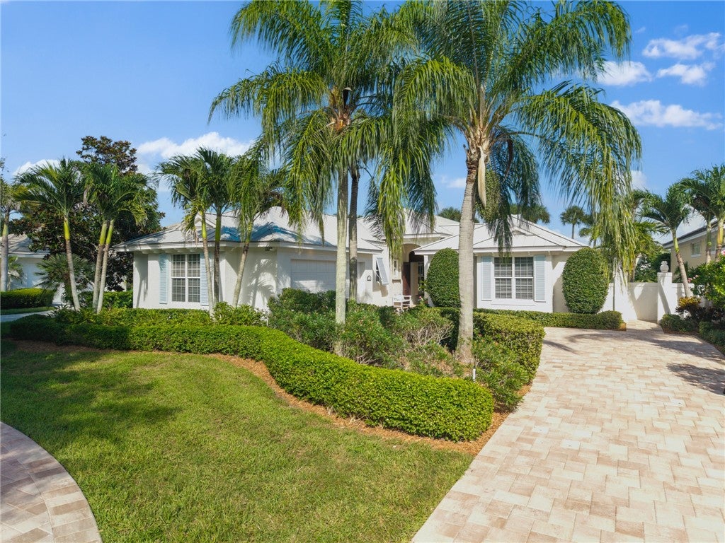 116 Estuary Drive, Indian River Shores