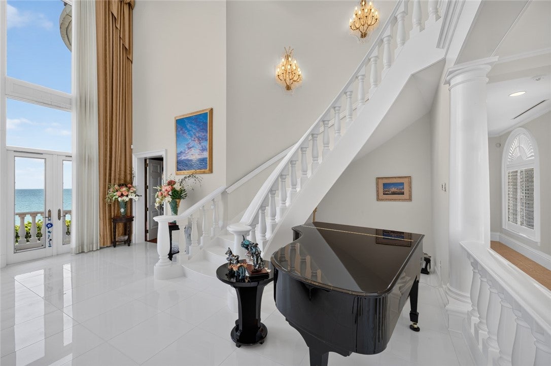 100 Seaway Court