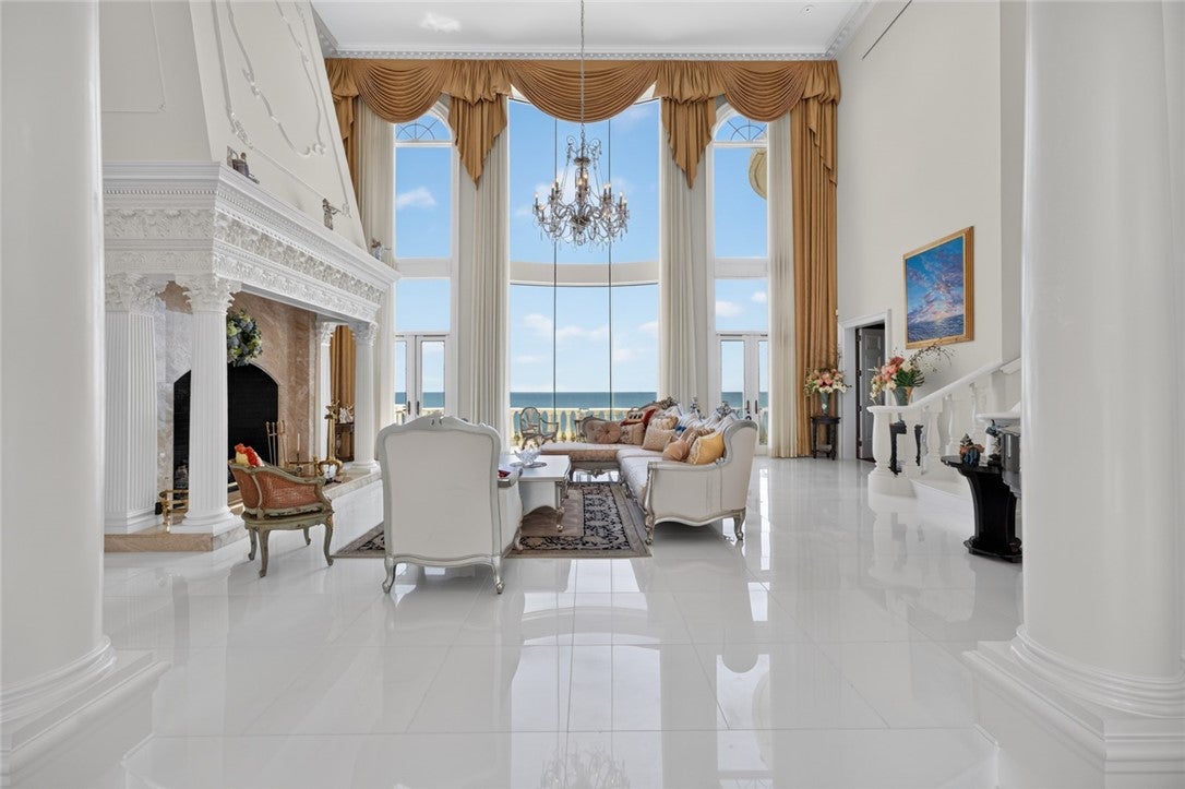 100 Seaway Court