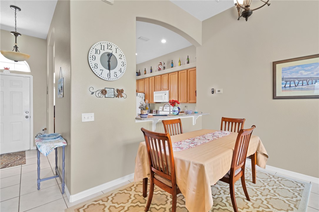 2101 Chinaberry Circle SE