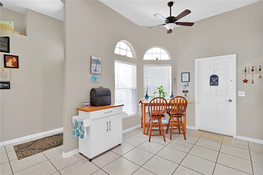 2101 Chinaberry Circle SE