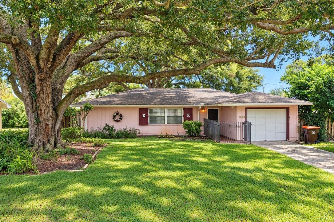 146 11th Court