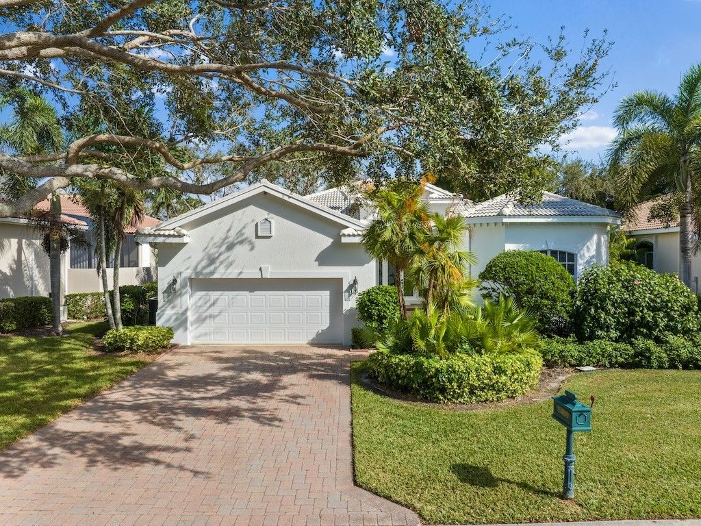 Photo of 1409 W Island Club Square, Vero Beach, FL 32963 (MLS # 291207)