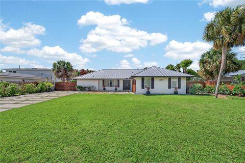 Property photo of 600 Honeysuckle Lane, Vero Beach, FL 32963