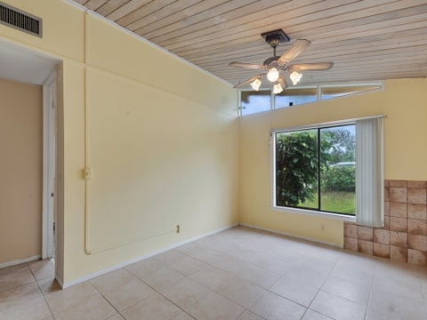 2936 1st Street Sw, Vero Beach, FL 32968