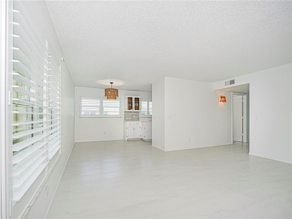 36 Vista Gardens Trail 102