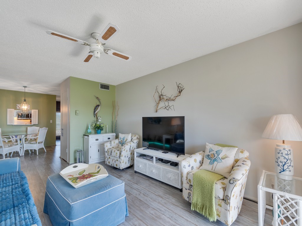 68 Royal Oak Court 201