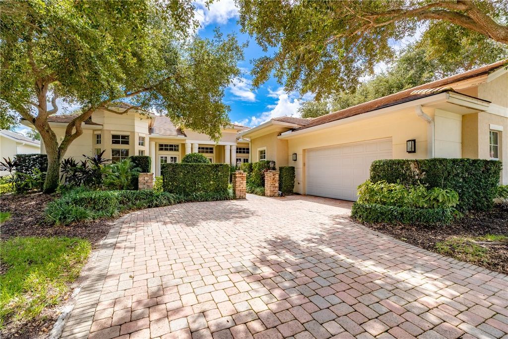 Photo of 1300 Lake Bend Court, Vero Beach, FL 32963 (MLS # 291741)