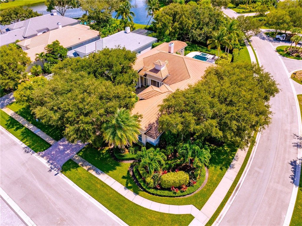 Photo of 1300 Lake Bend Court, Vero Beach, FL 32963 (MLS # 291741)