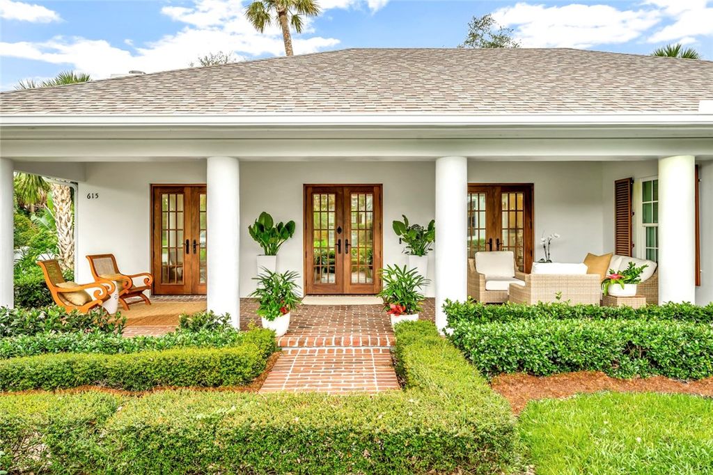Photo of 615 Riomar Drive, Vero Beach, FL 32963 (MLS # 291128)