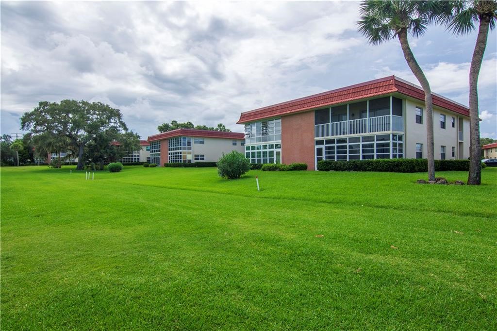 93 Spring Lake Drive 206