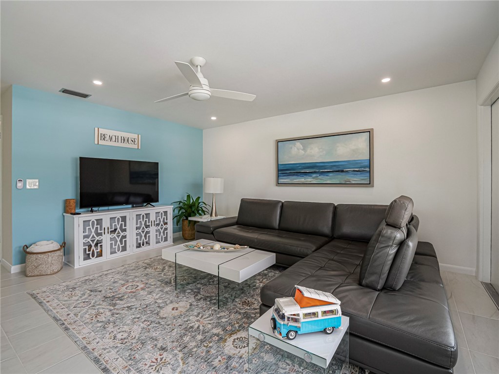 2800 Indian River Boulevard I10