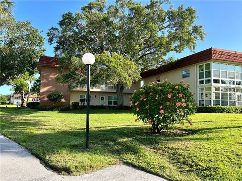 94 Spring Lake Drive 106 Vero Beach FL 32962
