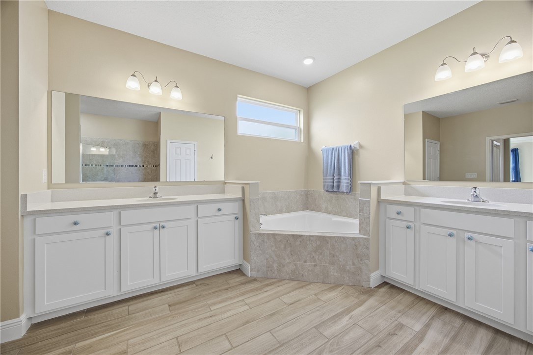 Vero Beach, Florida 32967, United States, 3 Bedrooms Bedrooms, ,3 BathroomsBathrooms,Residential,Active,249403