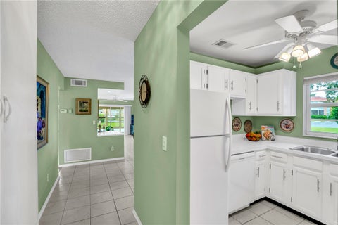 99 Springlake Drive 101, Vero Beach, FL 32962