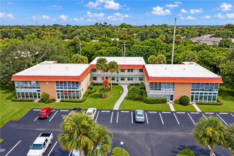 99 Springlake Drive 101, Vero Beach, FL 32962