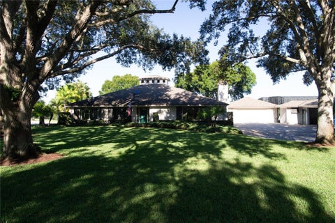 Photo of 869 Robin Lane, Sebastian, FL 32958 (MLS # 297254)