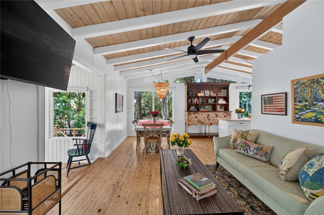 1930 W Shell Lane