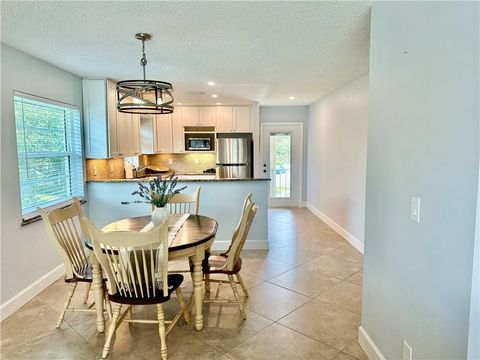 49 Woodland Drive 201 Vero Beach FL 32960