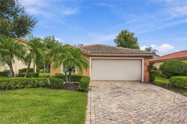 5530 45TH AVE, VERO BEACH, FL 32967 - Image f1a3c1e31e4e458fbe54b8d2b93f53ef/753942980