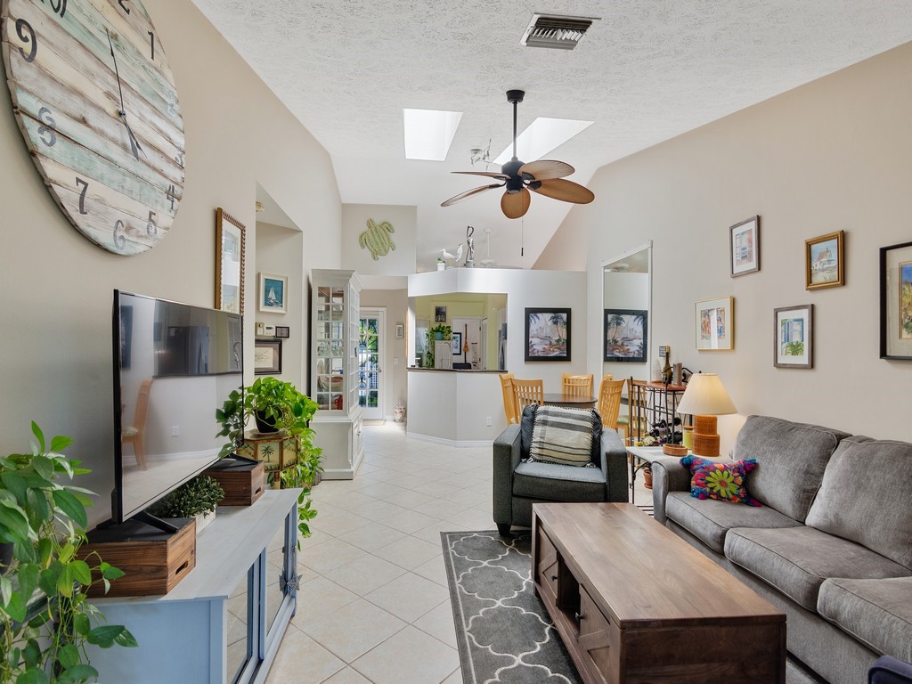 Vero Beach, Florida 32966, United States, 2 Bedrooms Bedrooms, ,2 BathroomsBathrooms,Residential,Active,127262