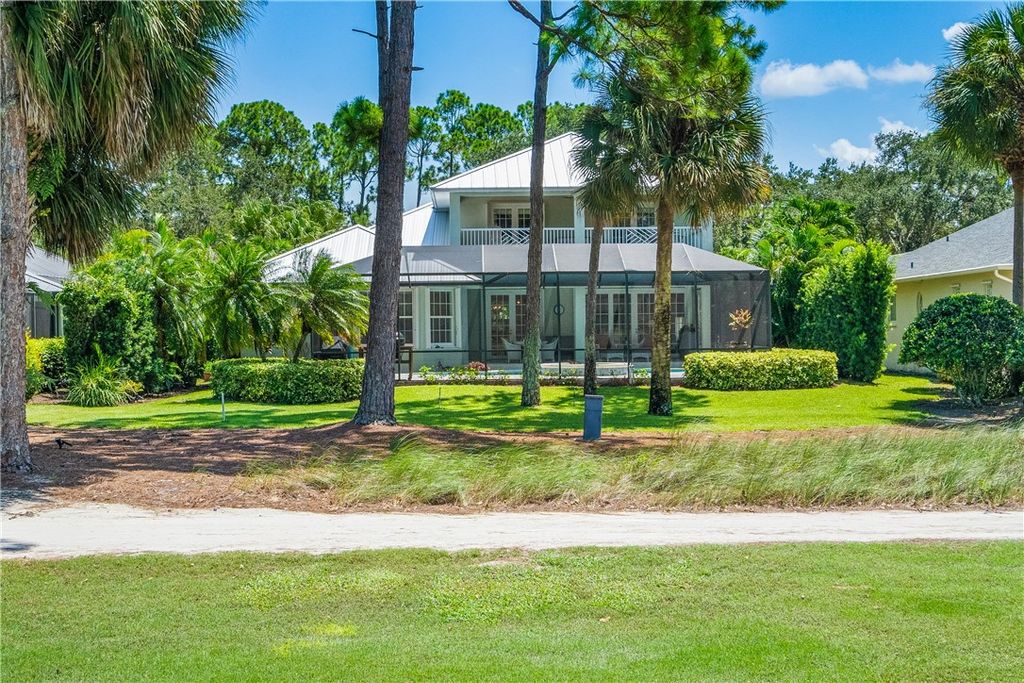 Photo of 886 Carolina Circle SW, Vero Beach, FL 32962 (MLS # 291487)