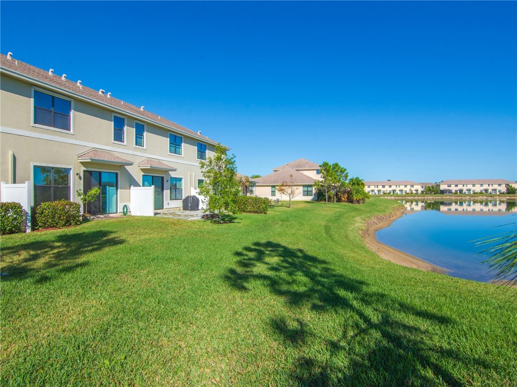 10064 W Villa Circle