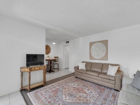 923 22nd Place 209, Vero Beach, FL 32960