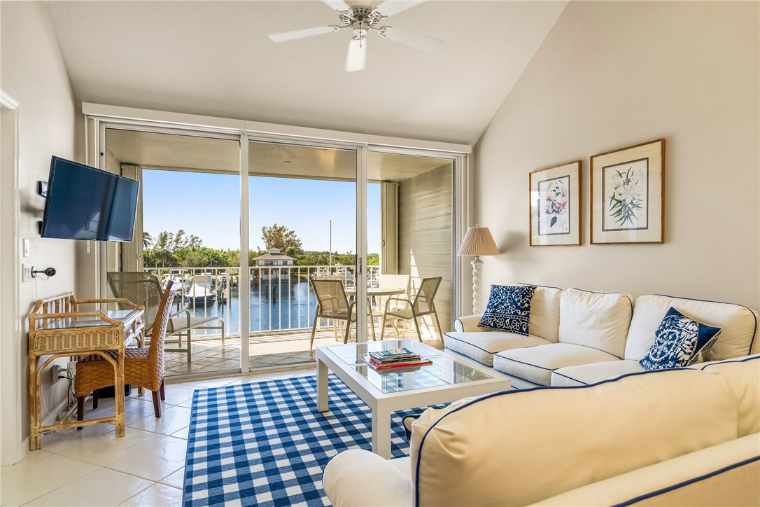 2115 Windward Way 305