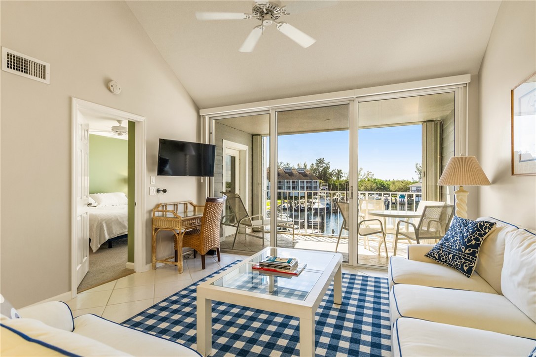 2115 Windward Way 305