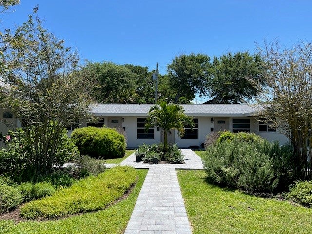 Photo 1 of 33 — 854 Bougainvillea Lane 3, Vero Beach, FL 32963