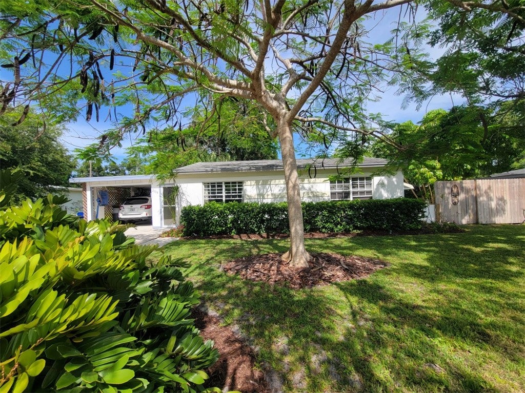 Photo 1 of 12 — 2136 33rd Avenue, Vero Beach, FL 32960