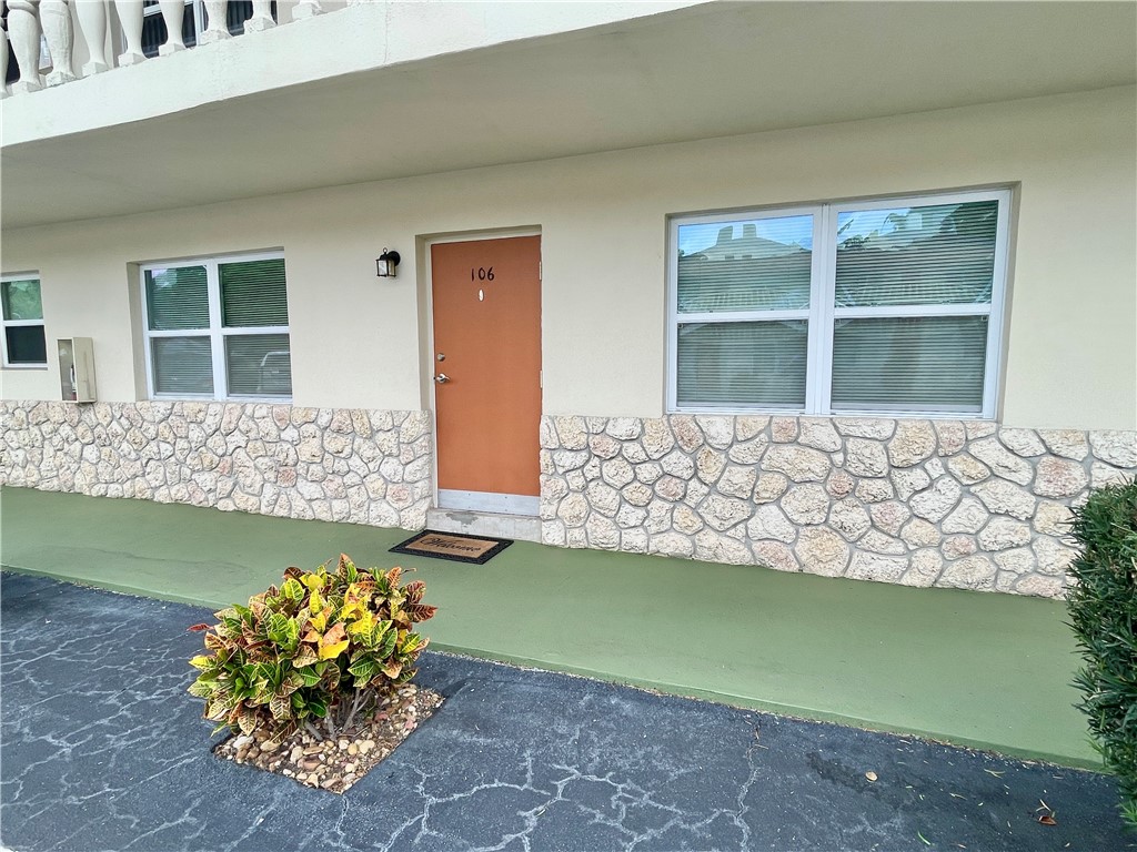 Photo 1 of 25 — 923 22nd Place 106, Vero Beach, FL 32960