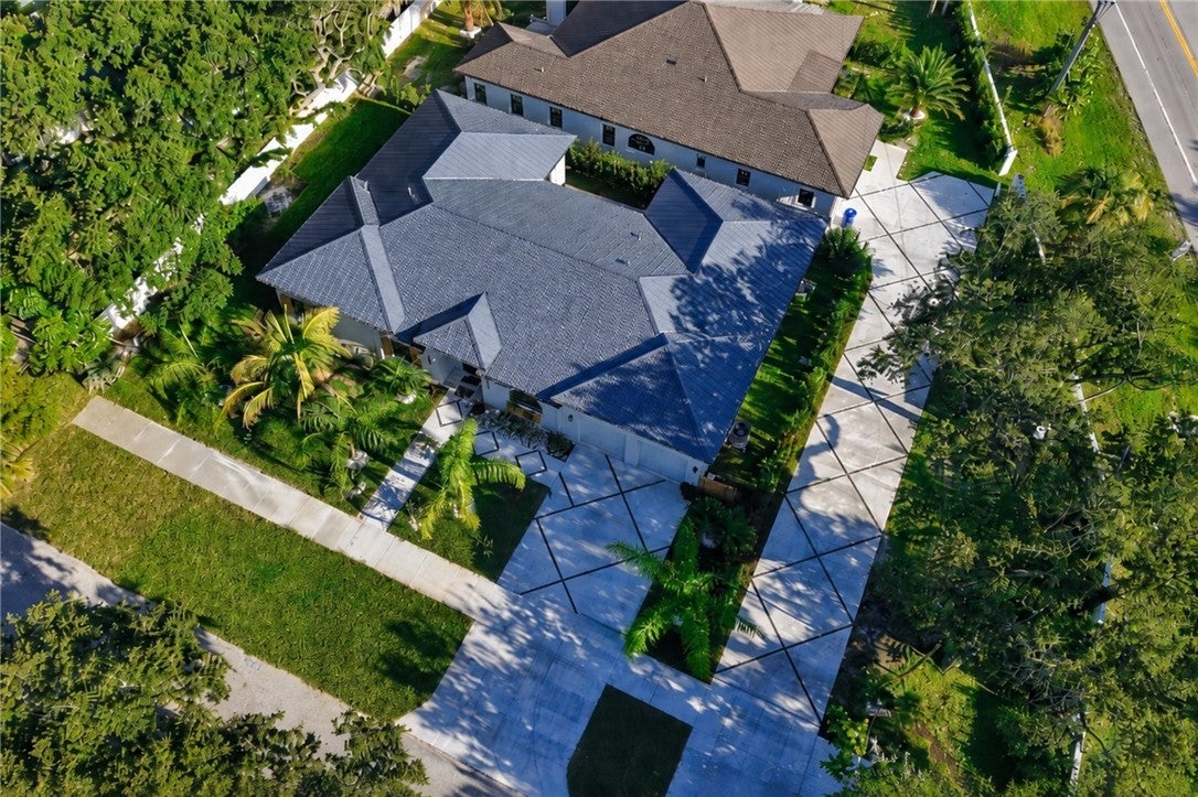 888 Sandpiper Lane