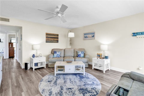 107 Spring Lake Court 102, Vero Beach, FL 32962