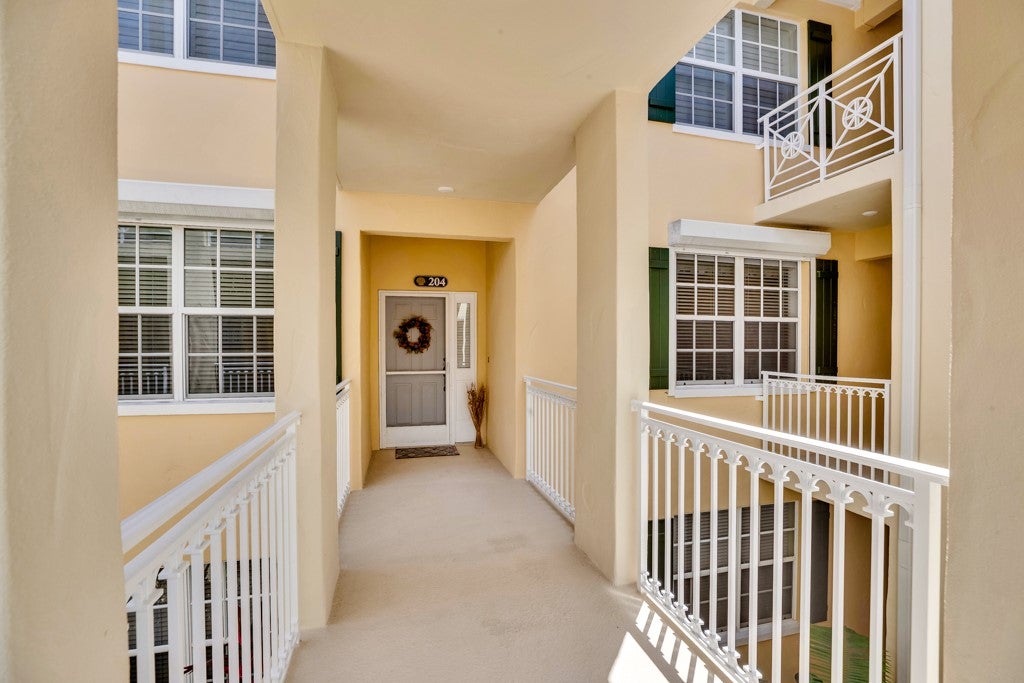 5540 N Harbor Village Drive 204