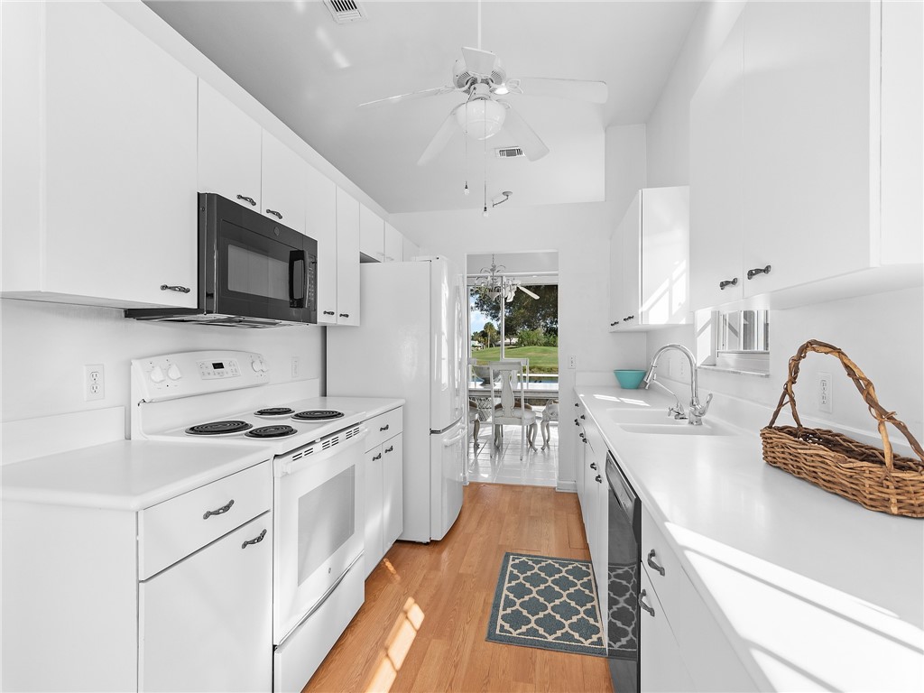 Fort Pierce, Florida 34951, United States, 3 Bedrooms Bedrooms, ,2 BathroomsBathrooms,Residential,Active,28407