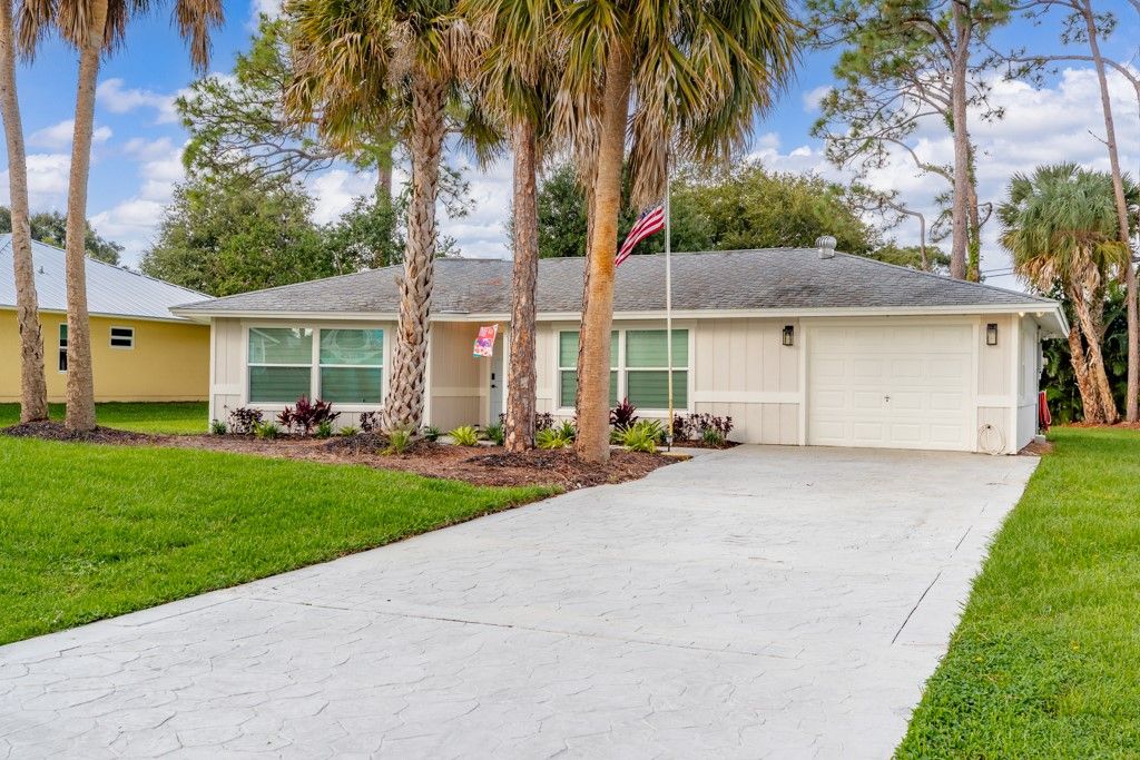 Photo of 546 Agnes Street, Sebastian, FL 32958 (MLS # 291265)