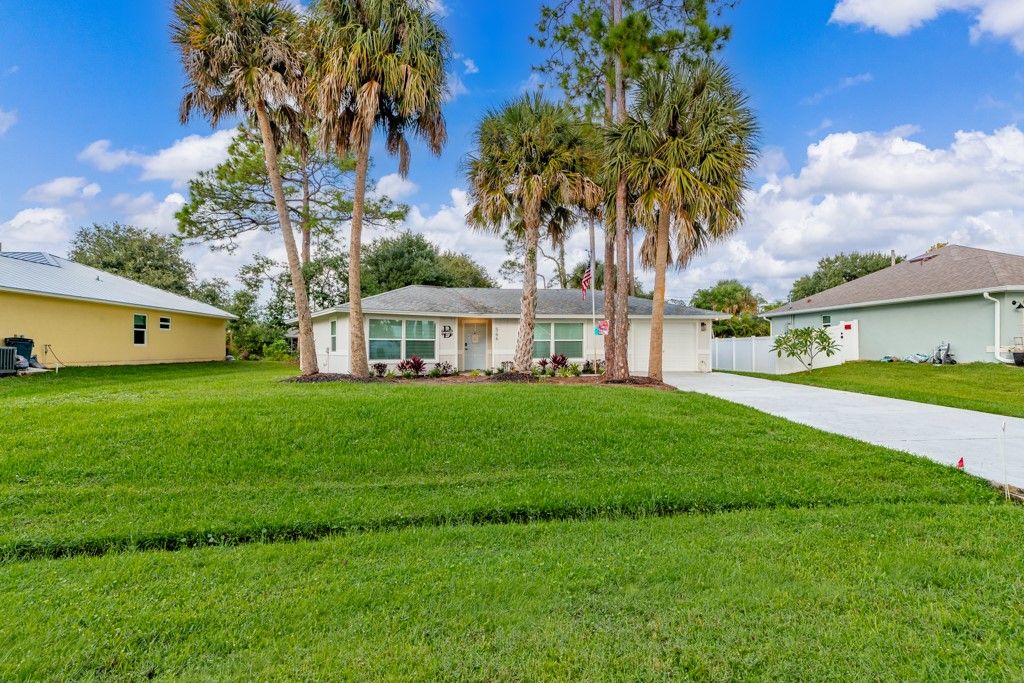Photo of 546 Agnes Street, Sebastian, FL 32958 (MLS # 291265)