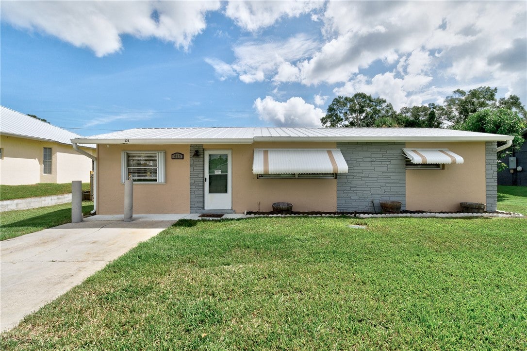 425 Easy Street, Sebastian