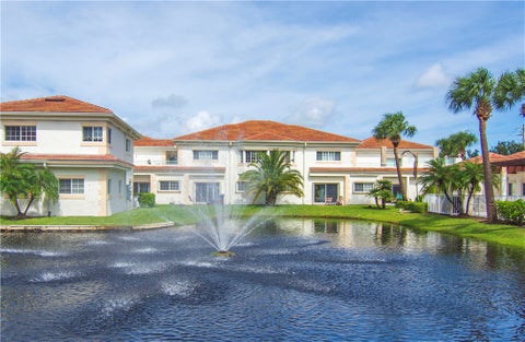 520 7th Square 202, Vero Beach, FL 32962