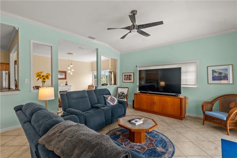 520 7th Square 202, Vero Beach, FL 32962