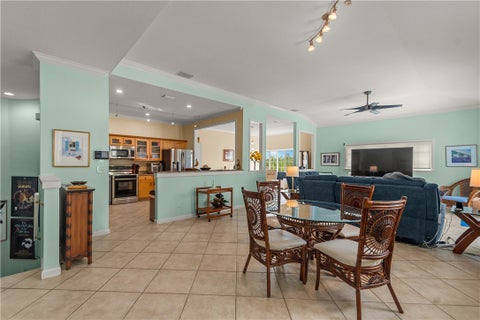 520 7th Square 202, Vero Beach, FL 32962