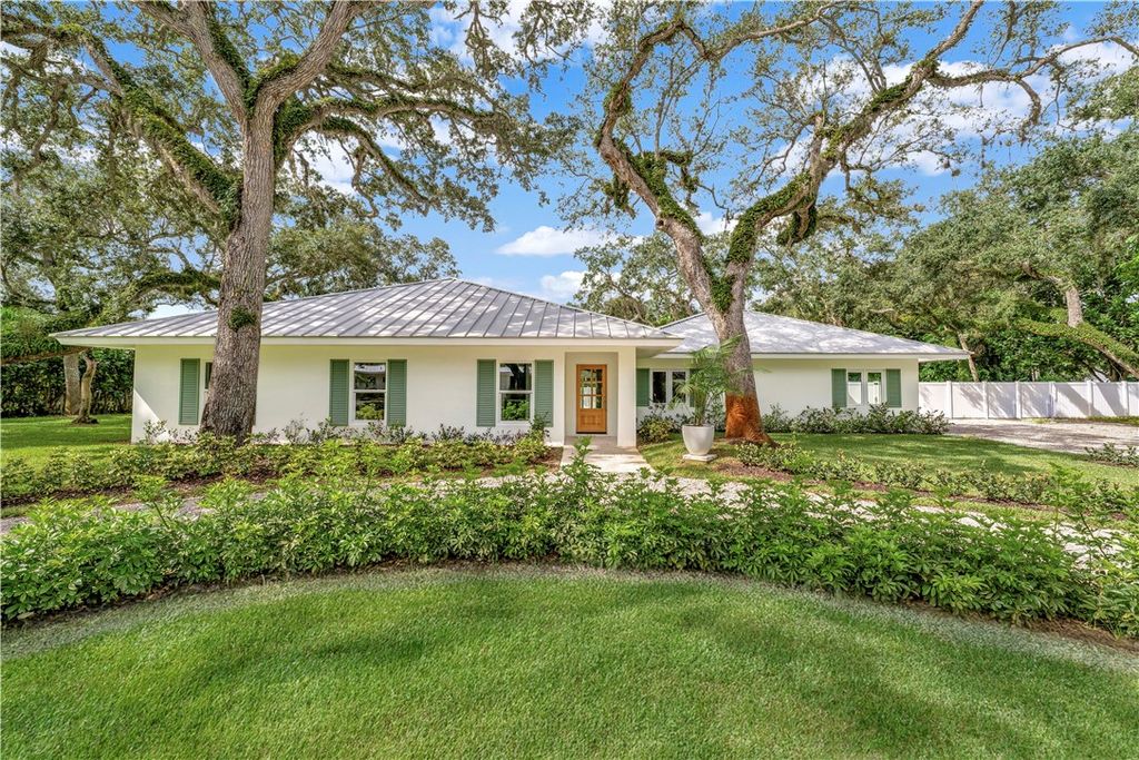 Photo of 1615 E Camino Del Rio, Vero Beach, FL 32963 (MLS # 291480)
