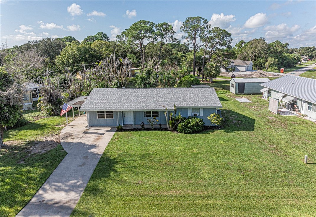 401 Lake Drive, Sebastian