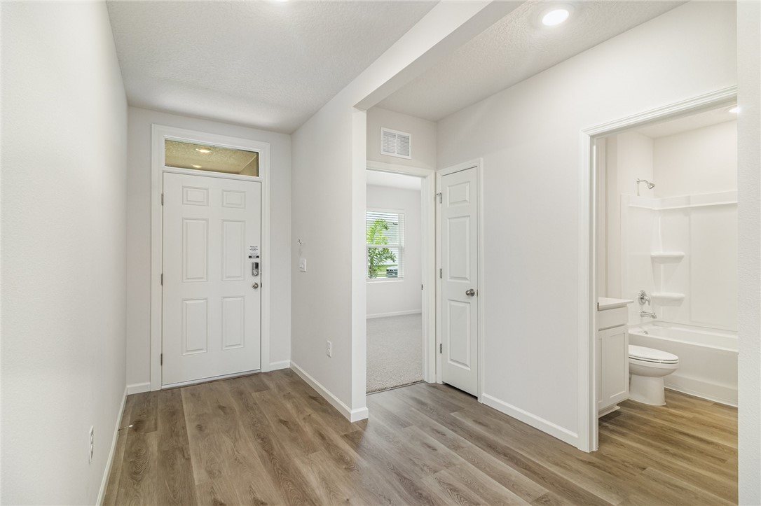 9061 Venetian Square