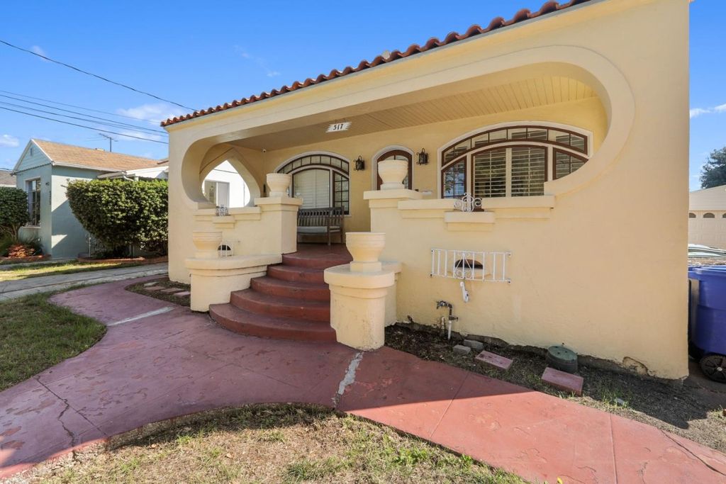 Photo of 517 Dolores Avenue, San Leandro, CA 94577 (MLS # ML82026243)