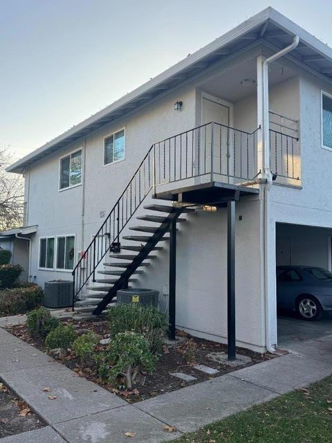 Photo of 1044 Mohr Lane #D, Concord, CA 94518 (MLS # ML82029461)