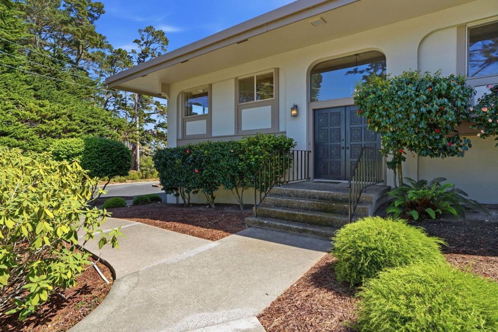 Photo of 59 Skyline Crest Drive, Monterey, CA 93940 (MLS # ML82041665)