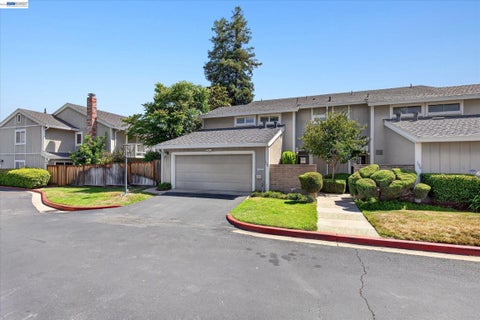 Photo of 108 Summerwood Pl, Concord, CA 94518 (MLS # 41139583)